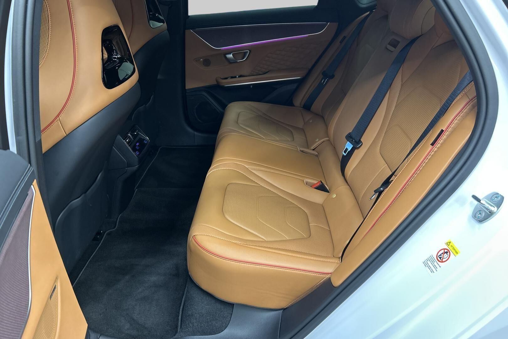 BYD Han iso kuva 9