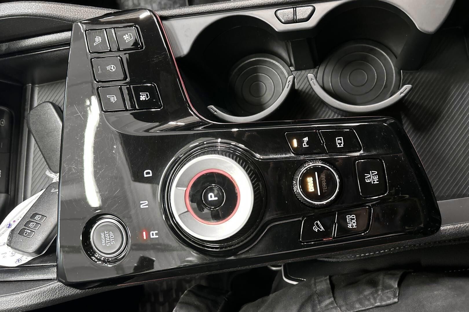 Kia Sportage iso kuva 14