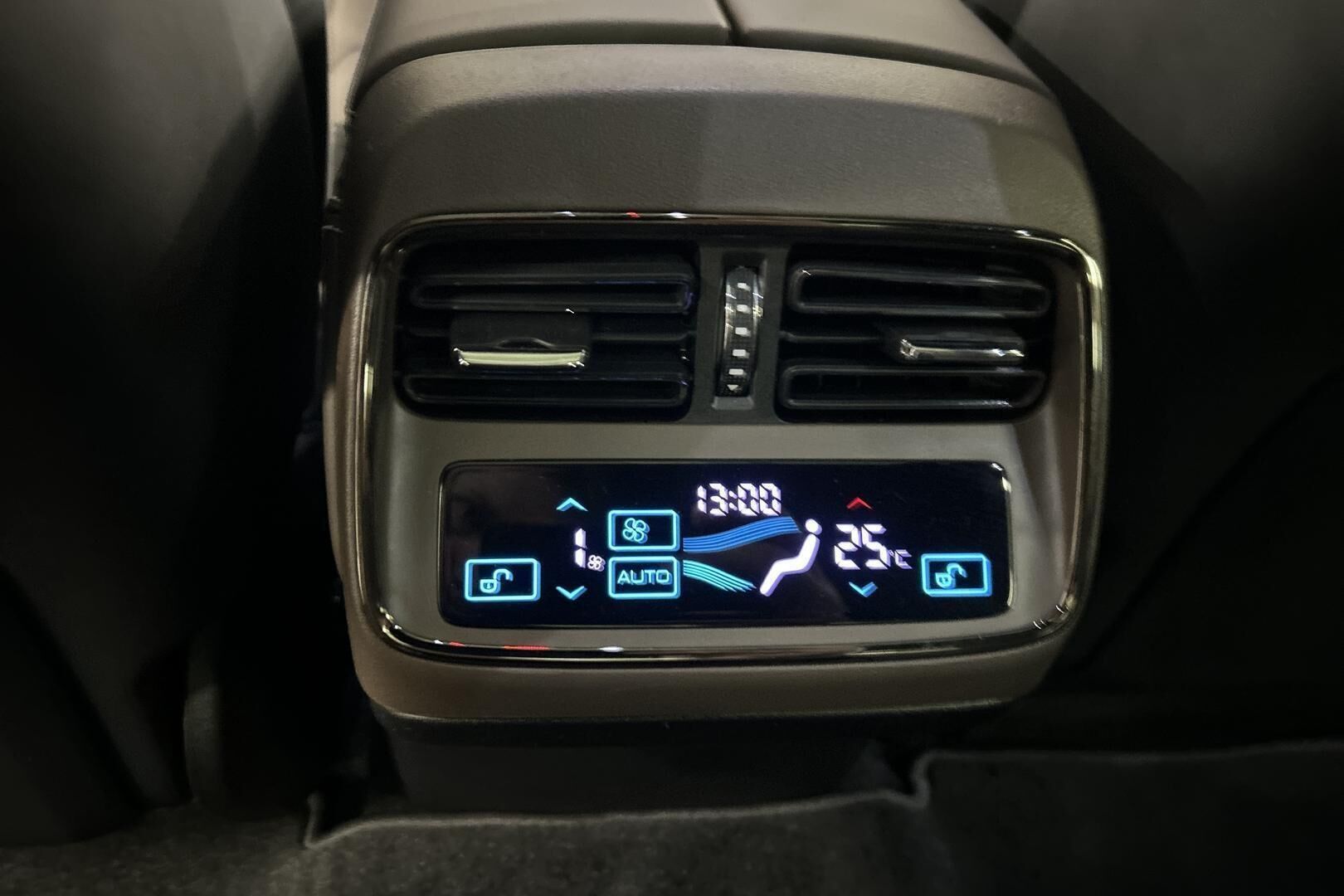 BYD Han iso kuva 20