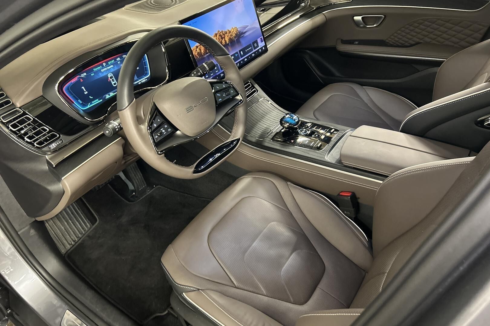 BYD Han iso kuva 7