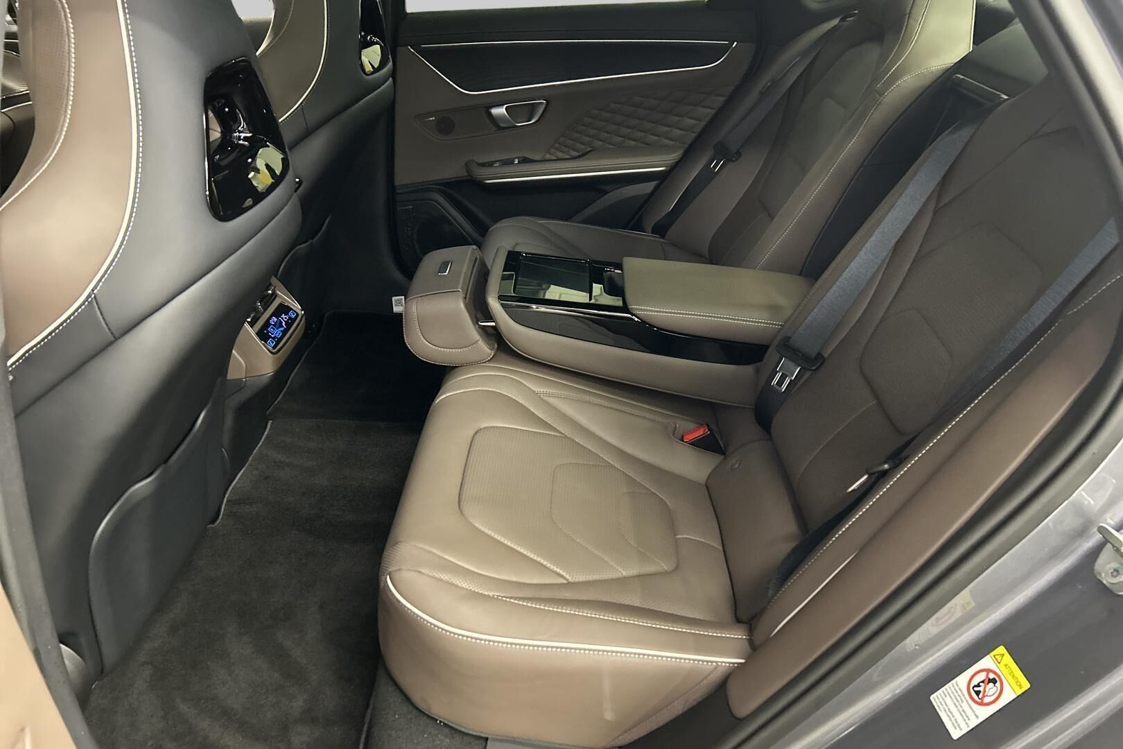 BYD Han iso kuva 8