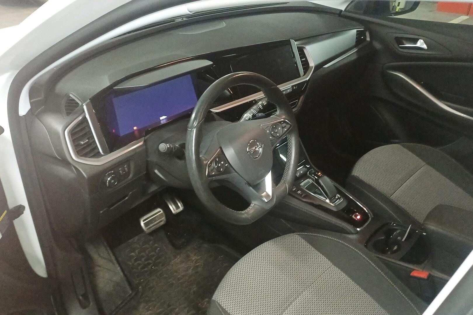 Opel Grandland iso kuva 2