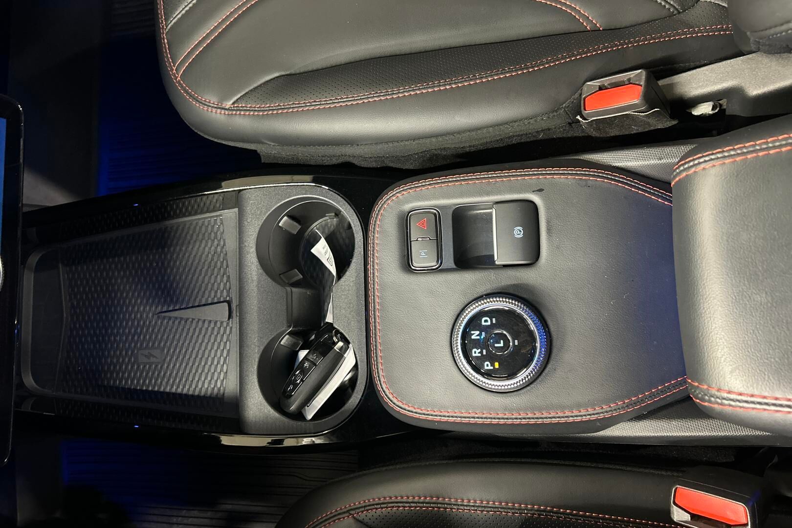 Ford Mustang Mach-E iso kuva 17