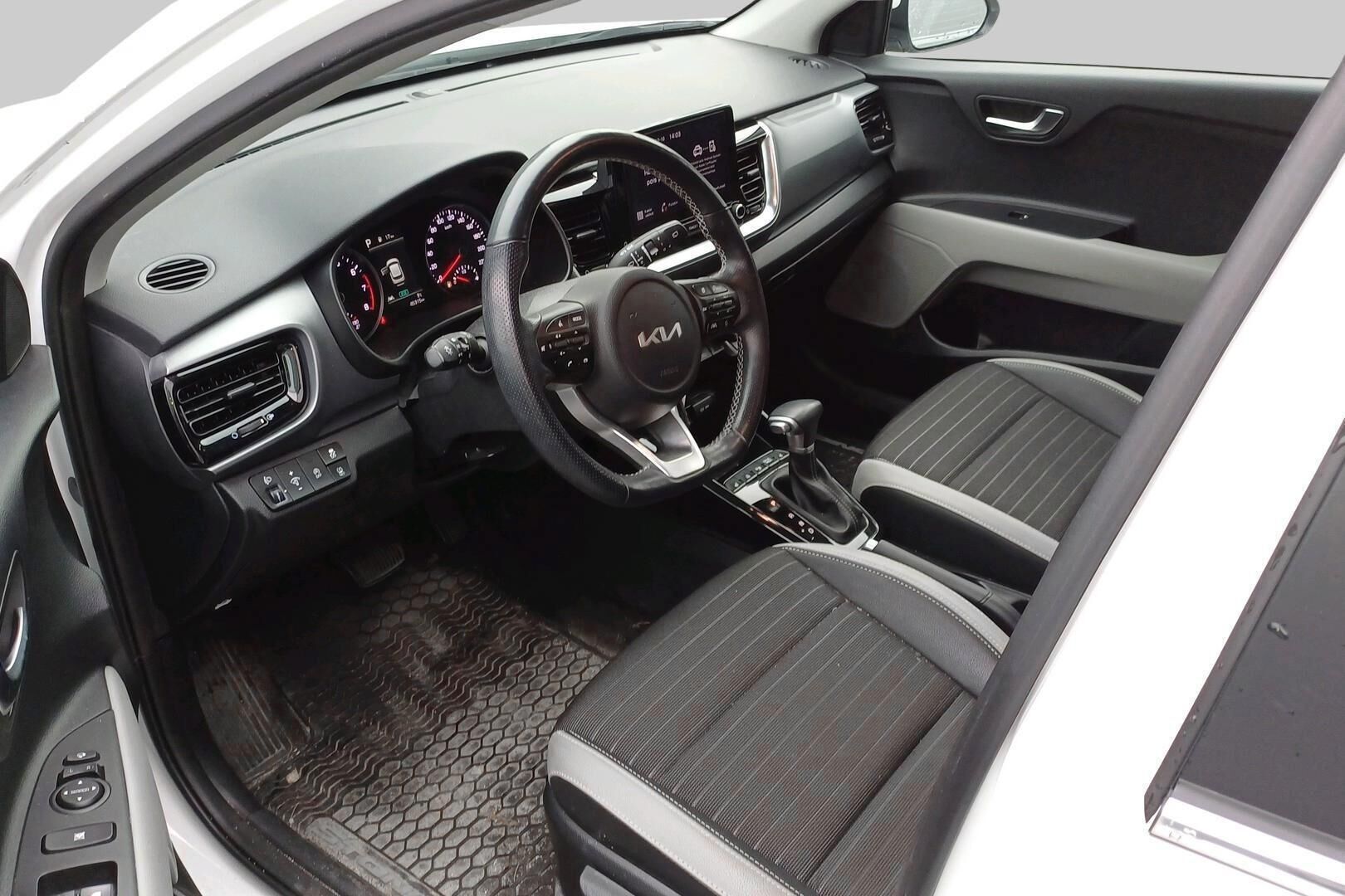 Kia Stonic iso kuva 2