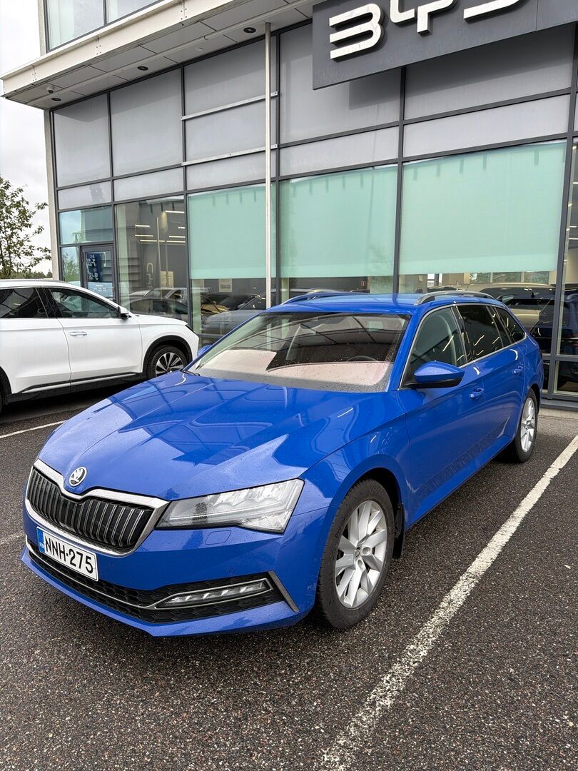 Skoda Superb iso kuva 0