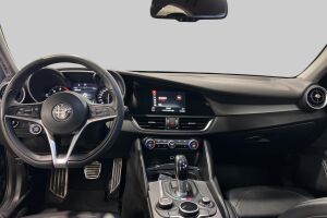 Alfa Romeo Giulia esikatselu 11