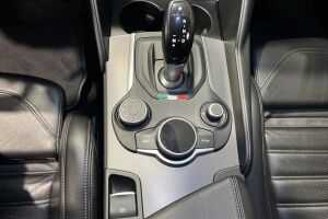 Alfa Romeo Giulia esikatselu 23