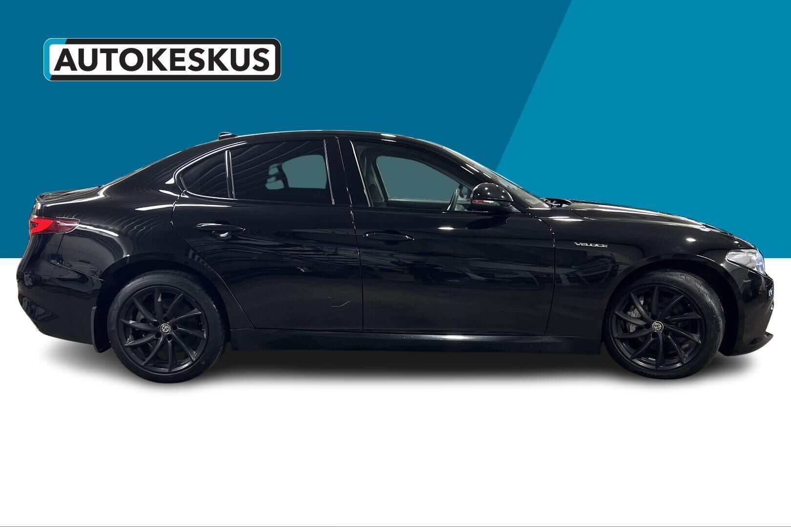 Alfa Romeo Giulia iso kuva 4