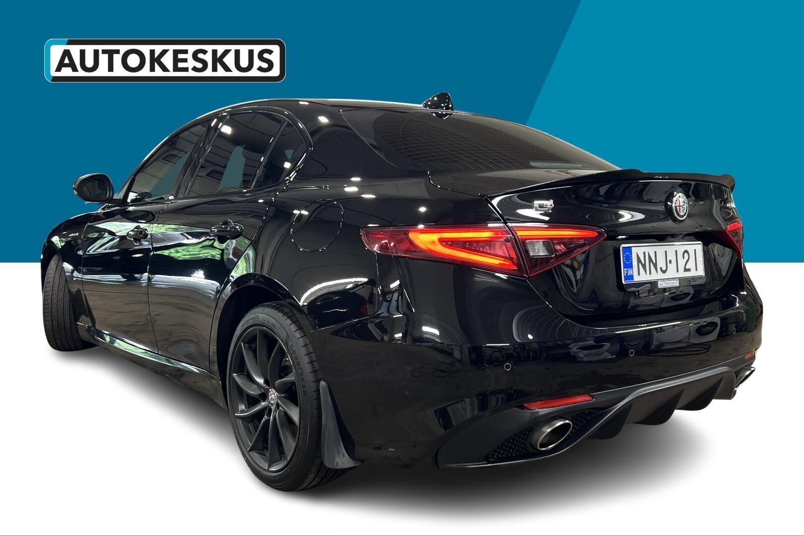 Alfa Romeo Giulia iso kuva 7
