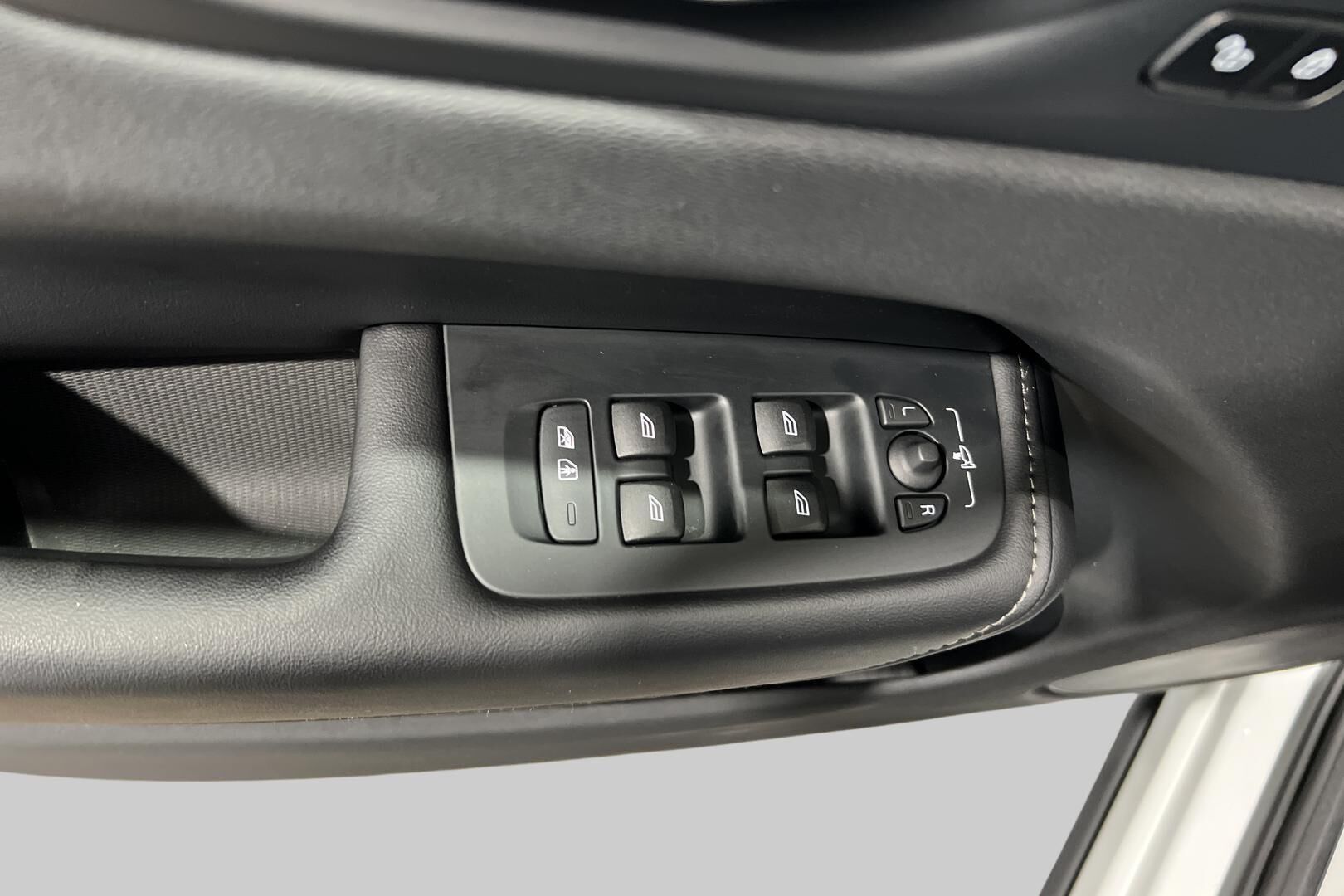 Volvo XC60 iso kuva 12