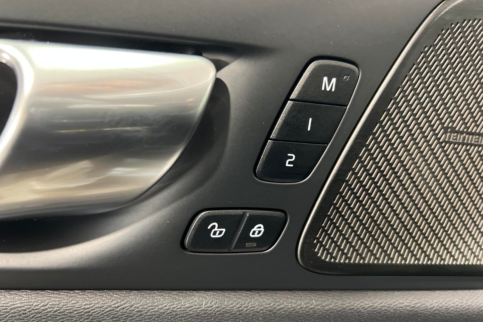 Volvo XC60 iso kuva 21