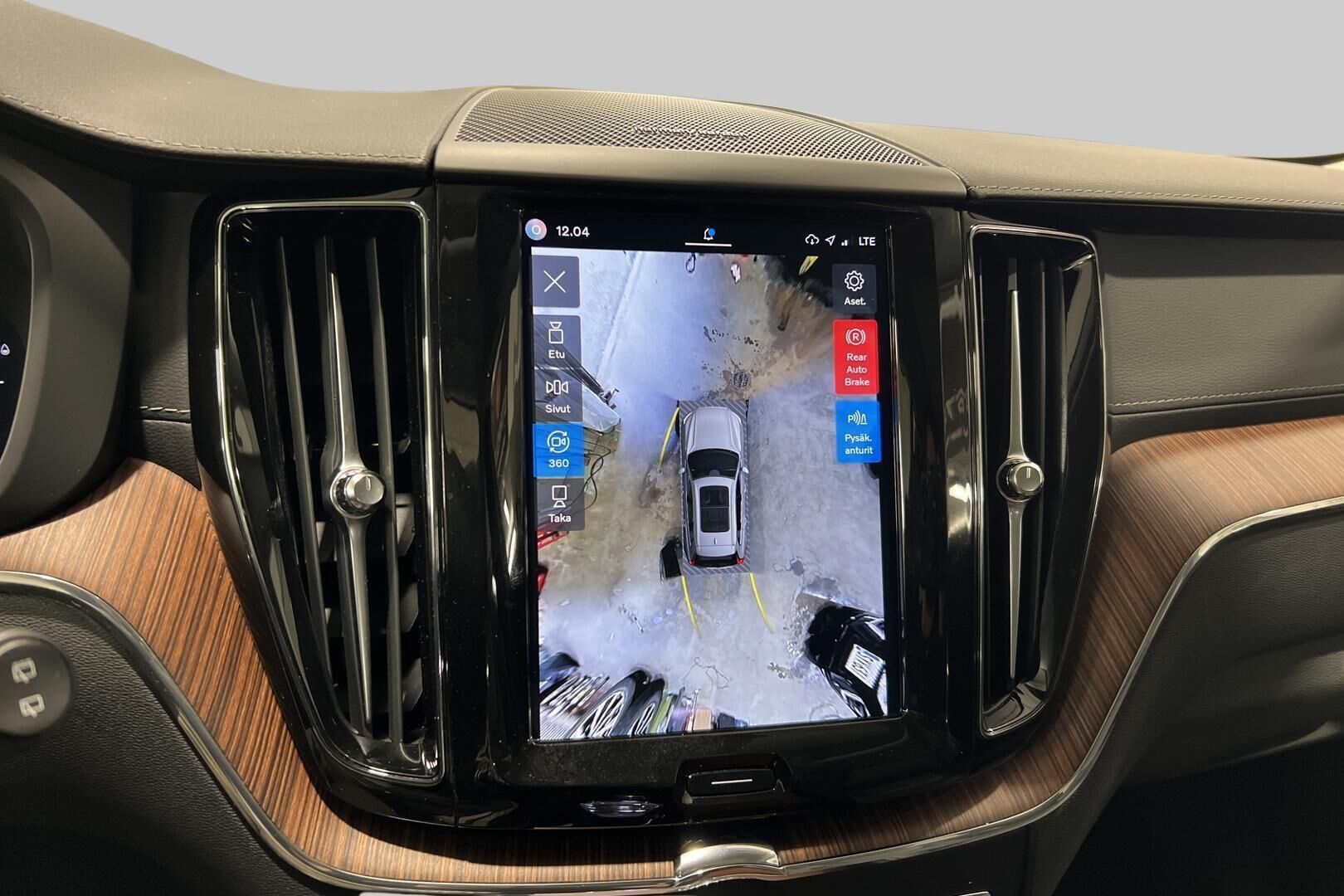 Volvo XC60 iso kuva 22
