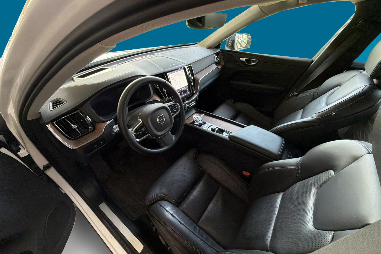 Volvo XC60 iso kuva 2