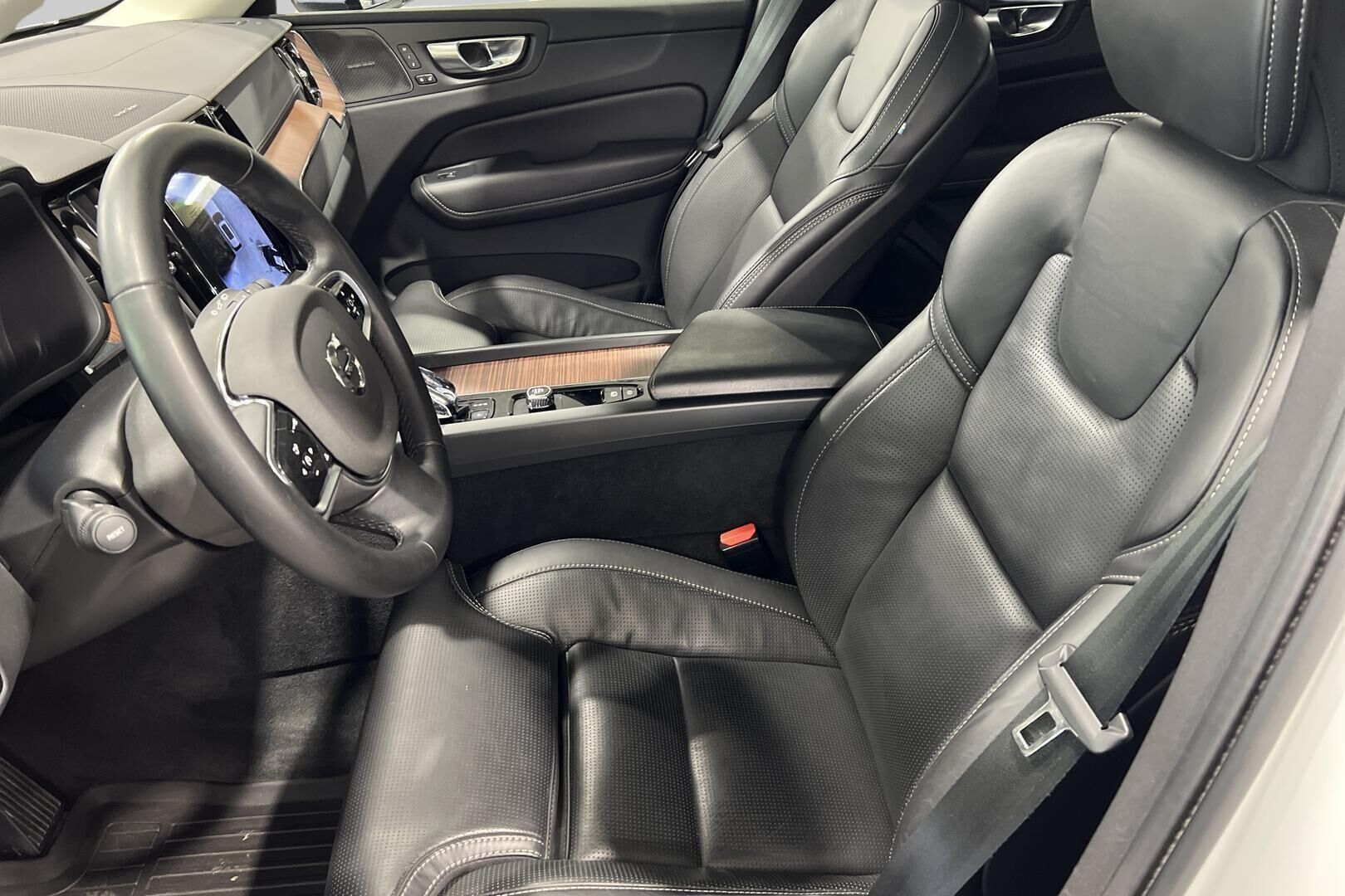 Volvo XC60 iso kuva 7