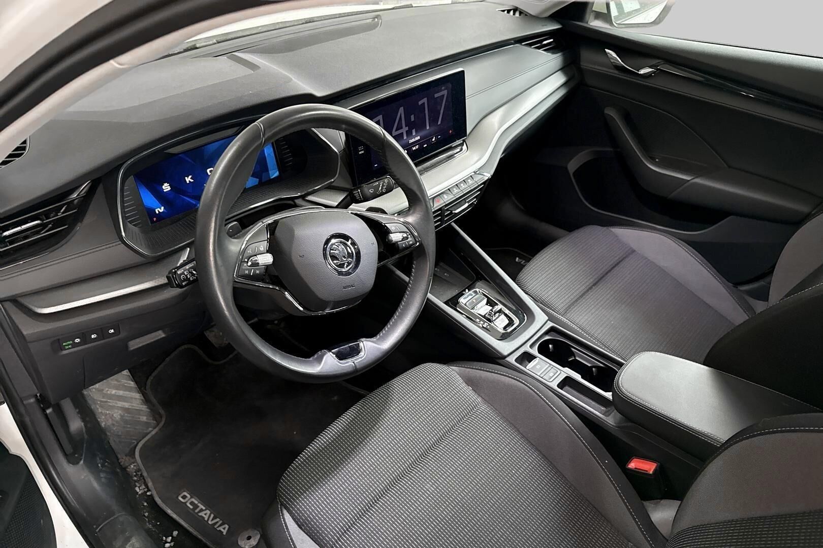 Skoda Octavia iso kuva 2