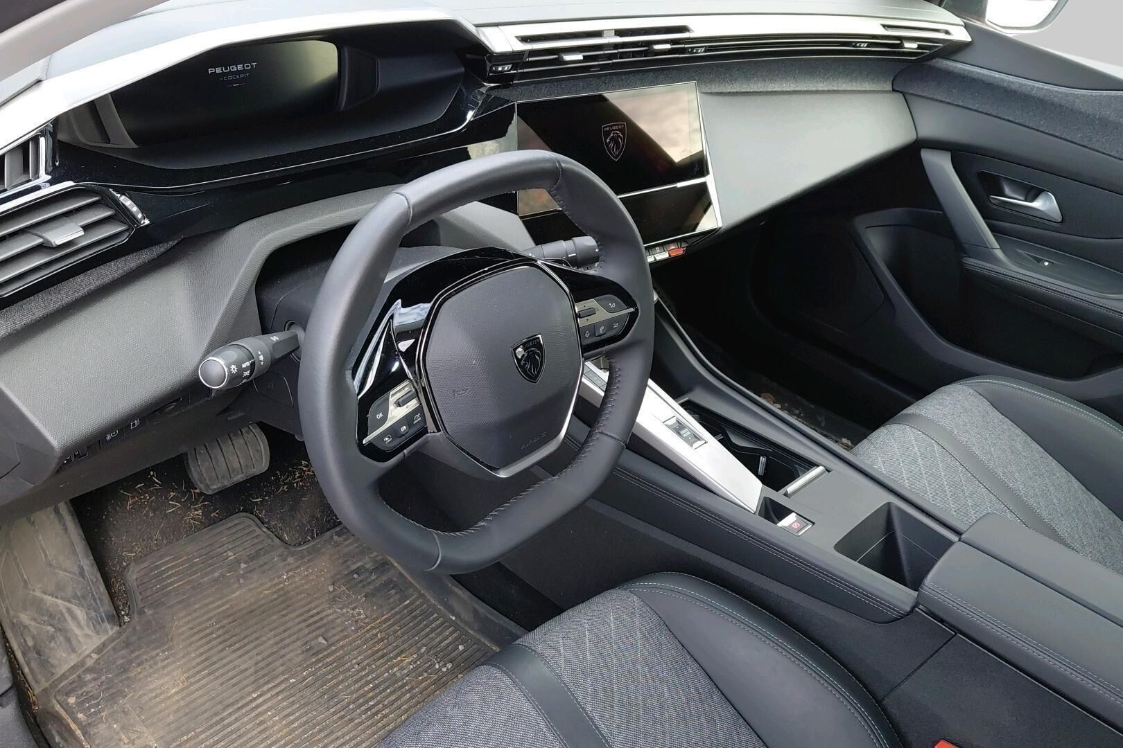 Peugeot 408 iso kuva 2