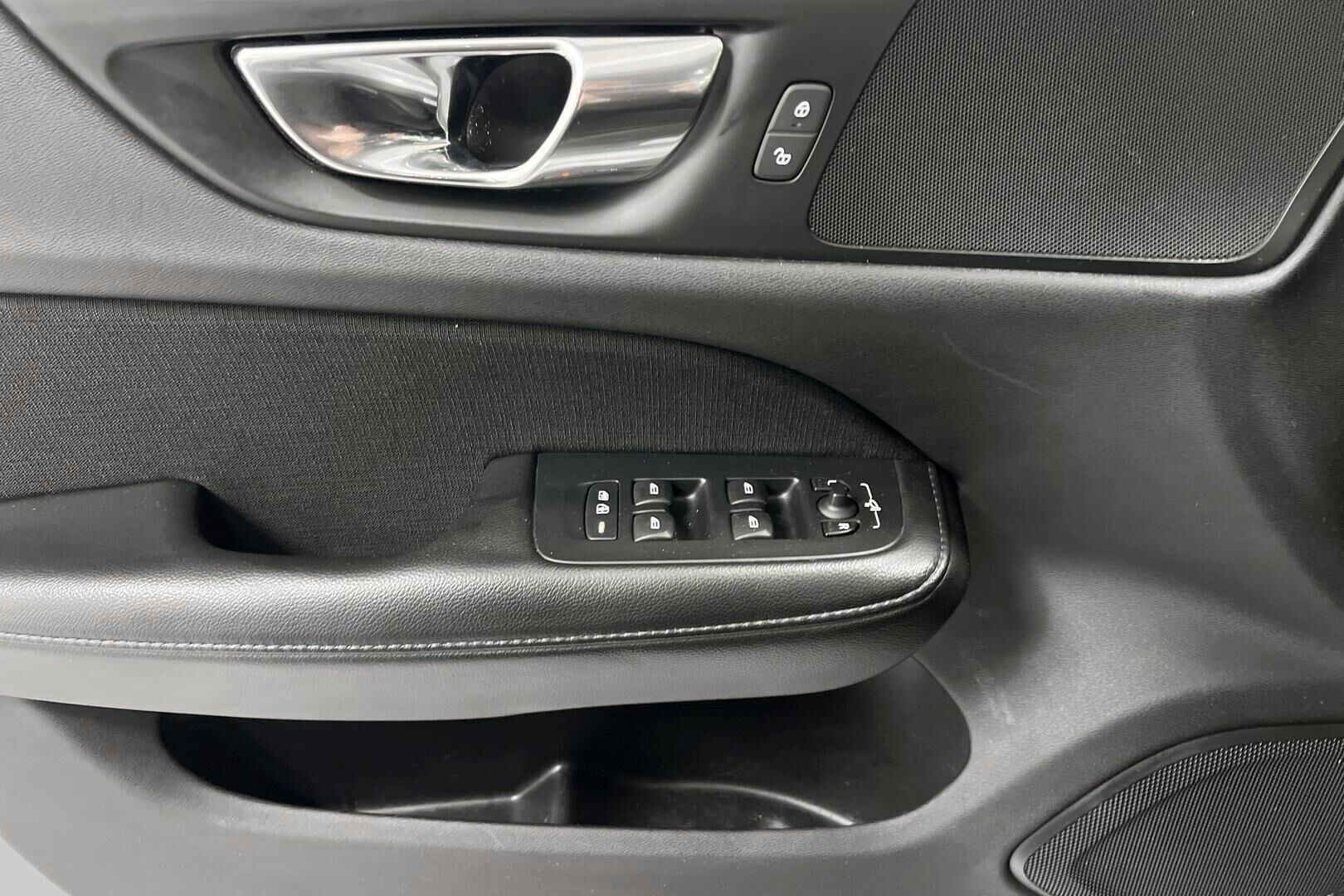 Volvo V60 iso kuva 19