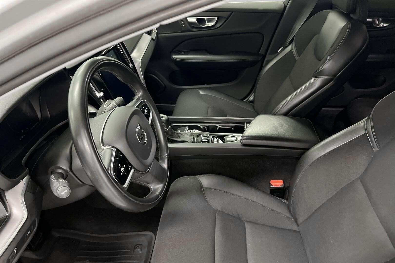 Volvo V60 iso kuva 8