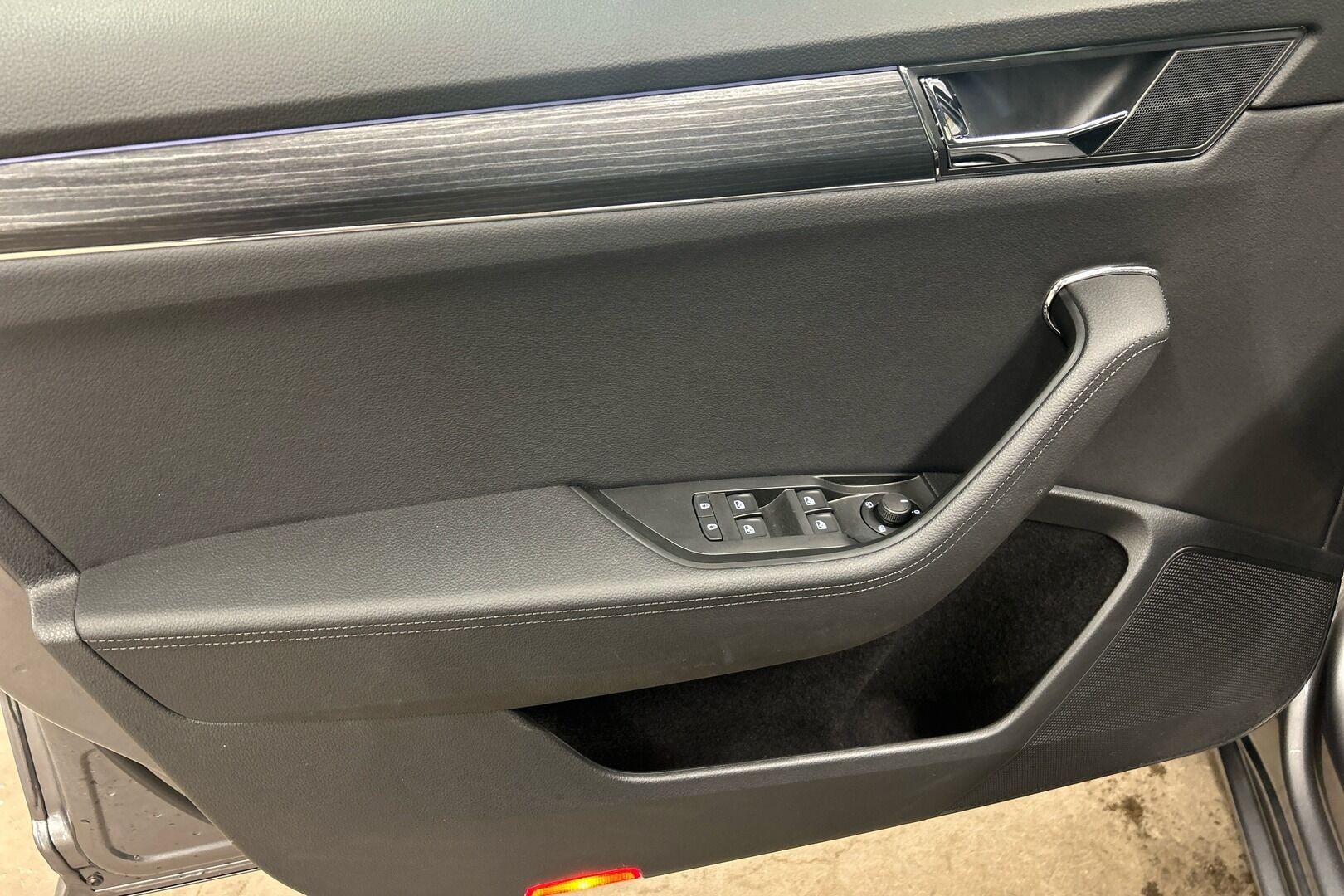 Skoda Superb iso kuva 11