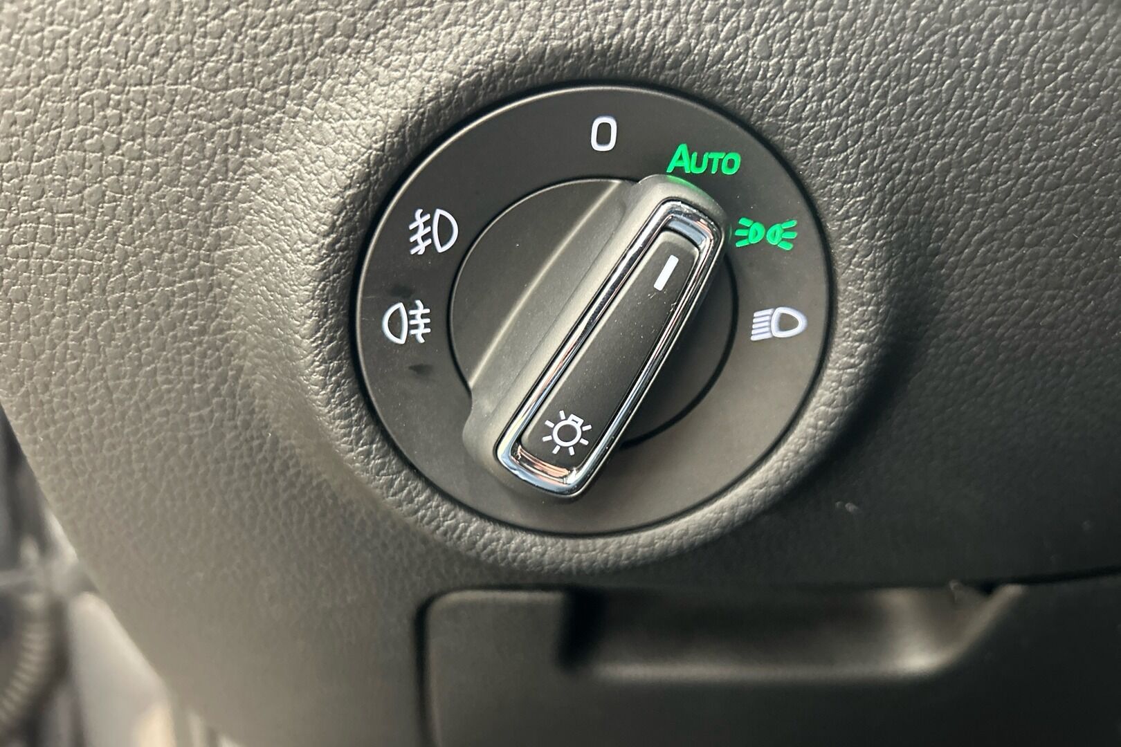 Skoda Superb iso kuva 13