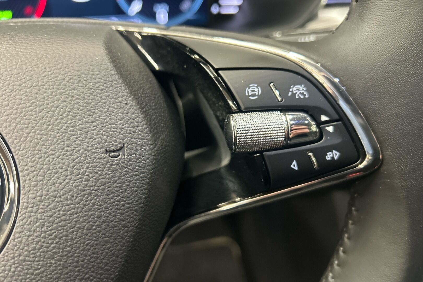 Skoda Superb iso kuva 15