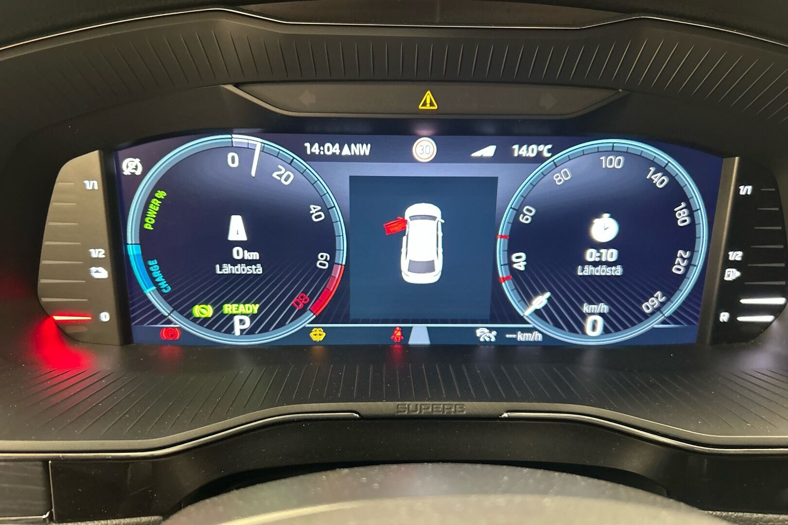 Skoda Superb iso kuva 16