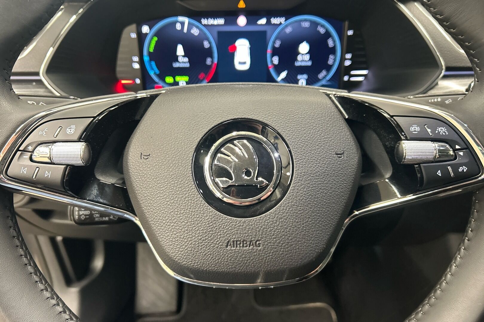 Skoda Superb iso kuva 17