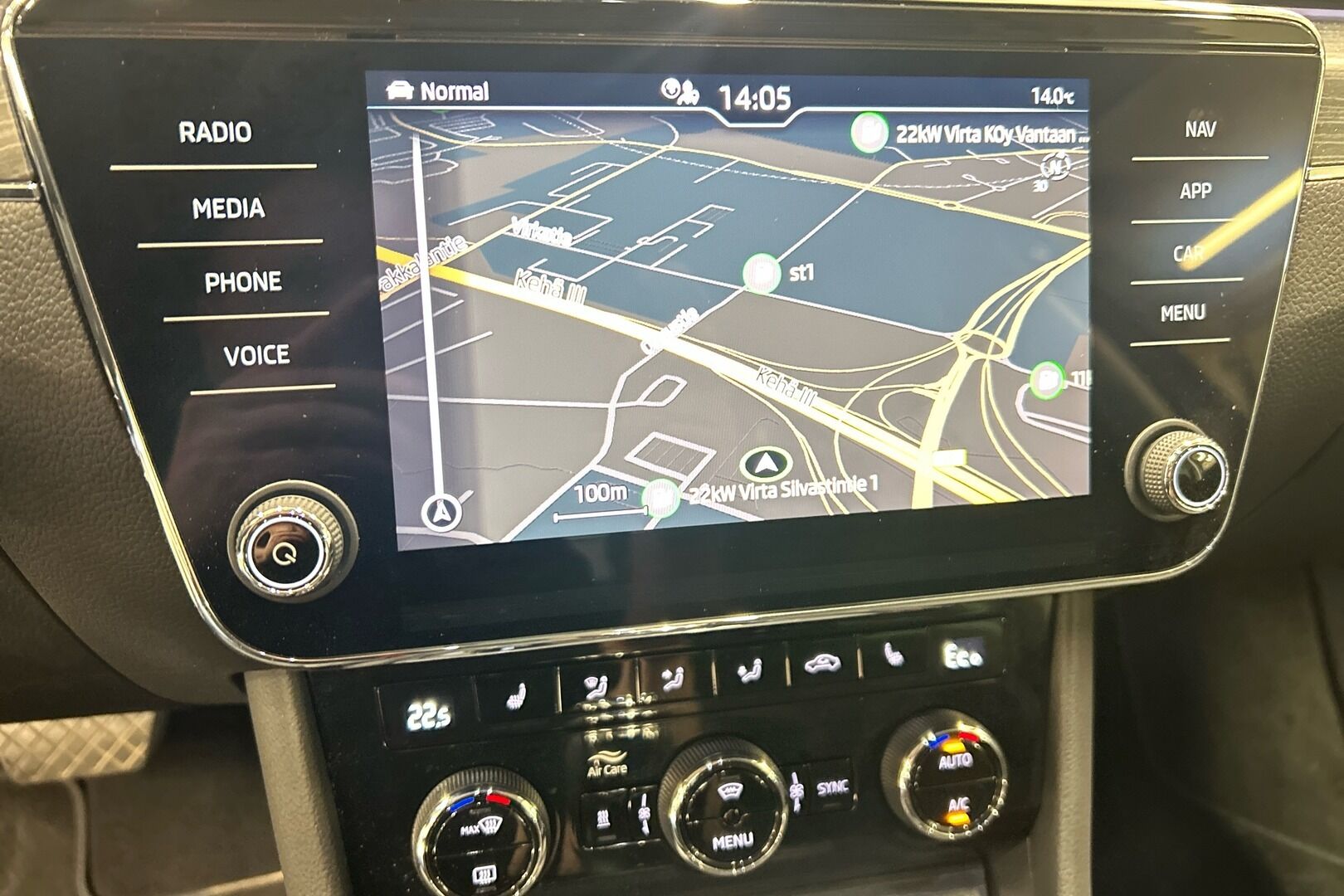 Skoda Superb iso kuva 18
