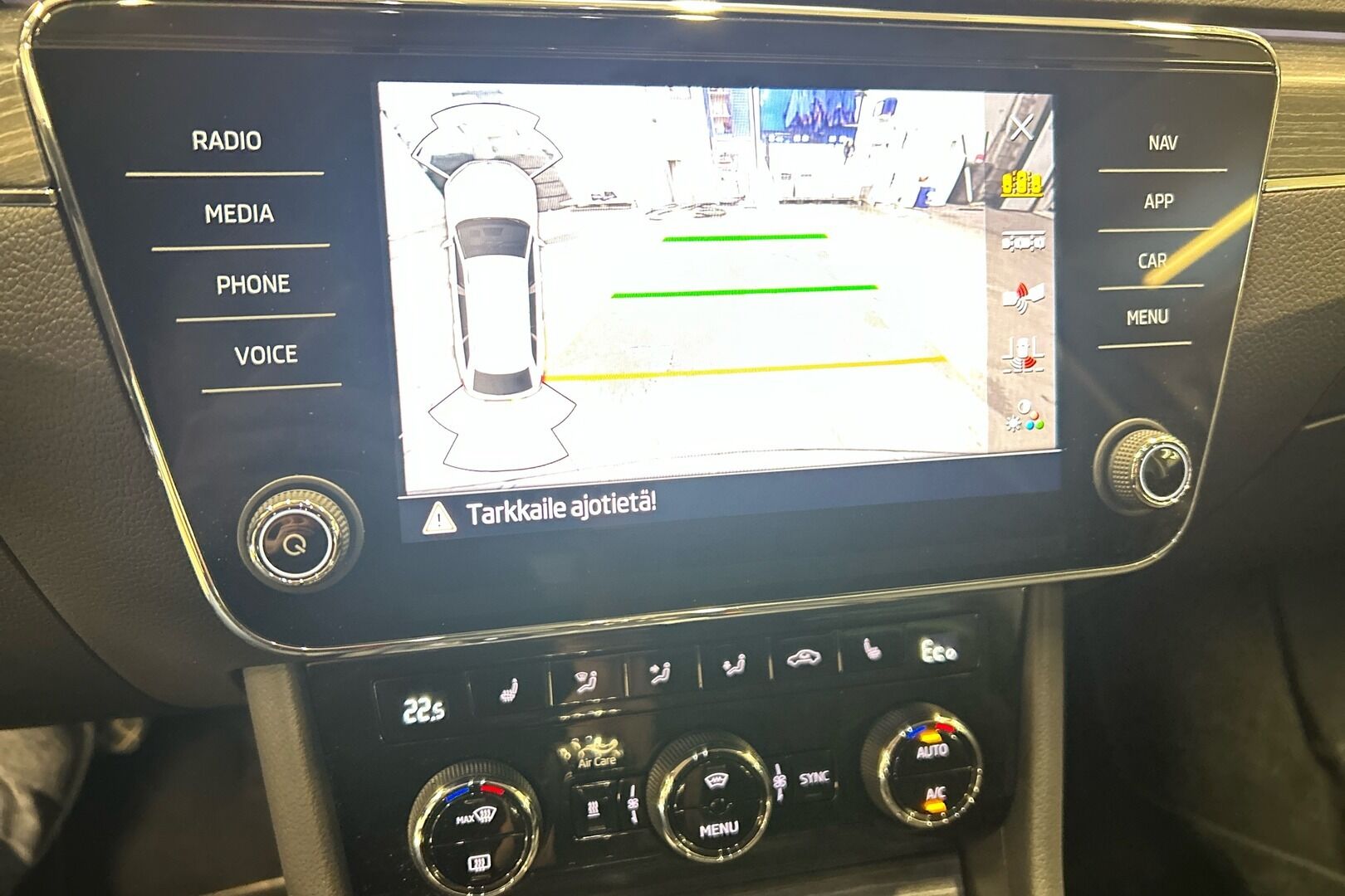 Skoda Superb iso kuva 19