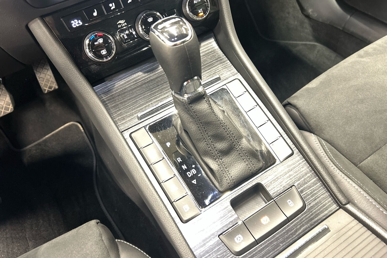 Skoda Superb iso kuva 20