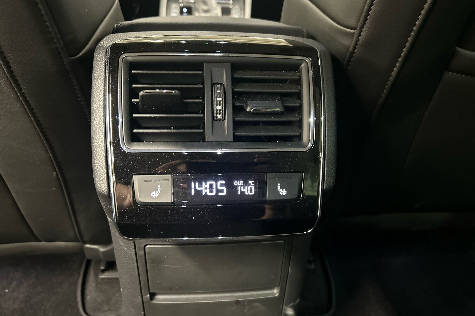 Skoda Superb iso kuva 21