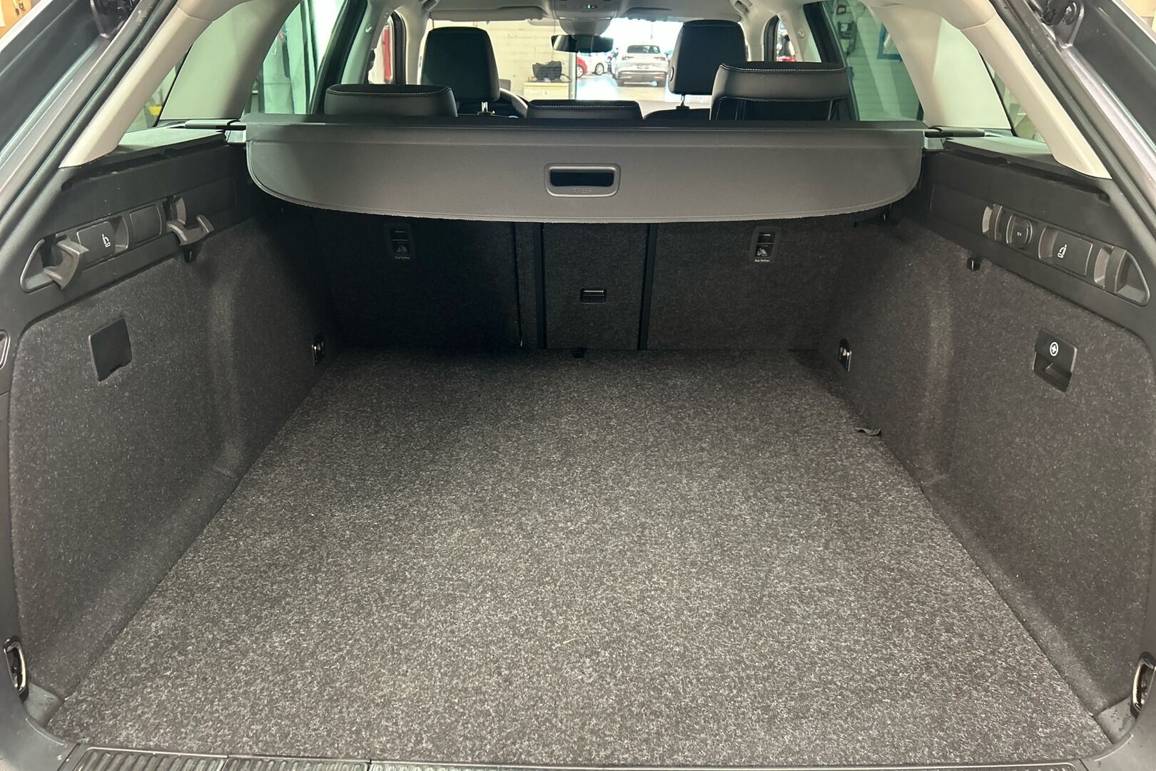 Skoda Superb iso kuva 9