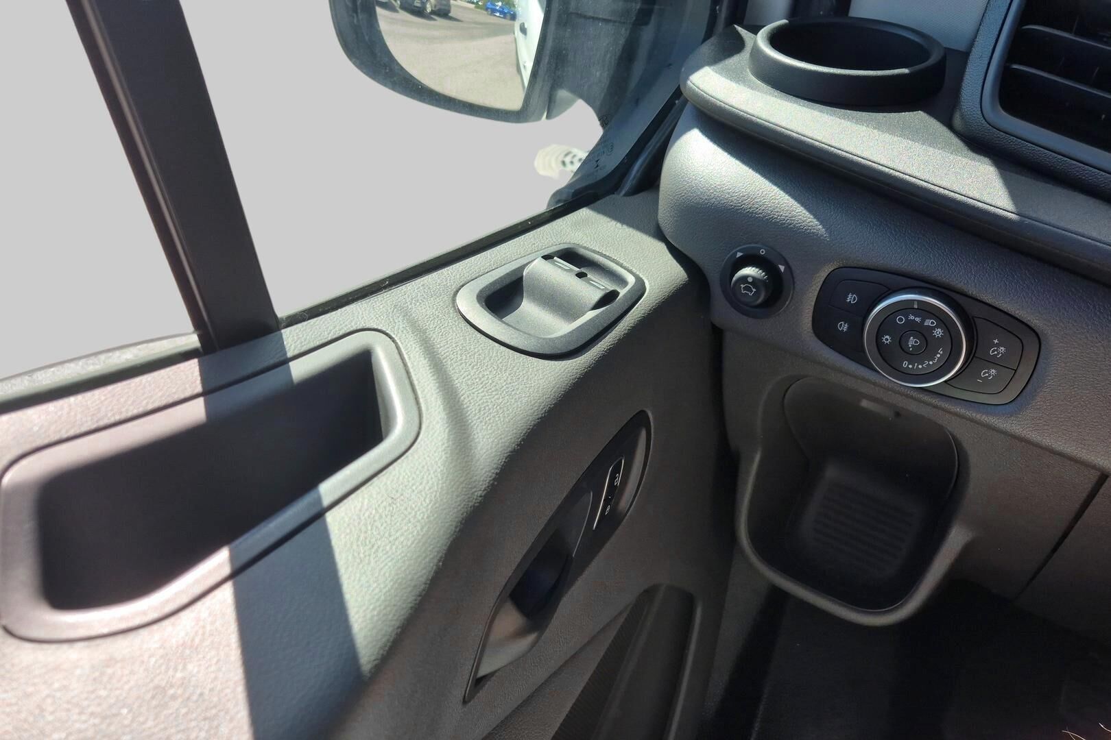 Ford Transit iso kuva 19