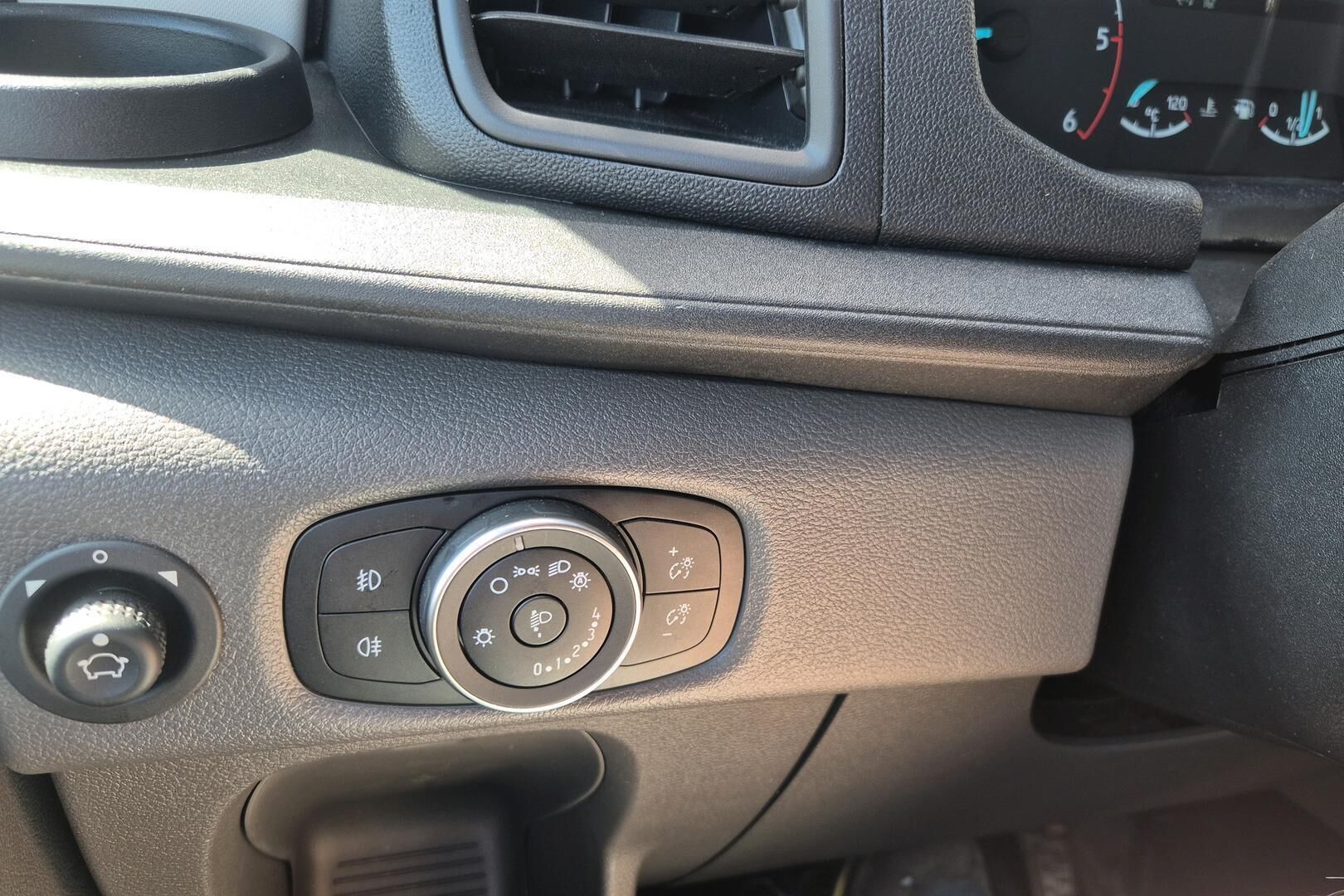 Ford Transit iso kuva 24