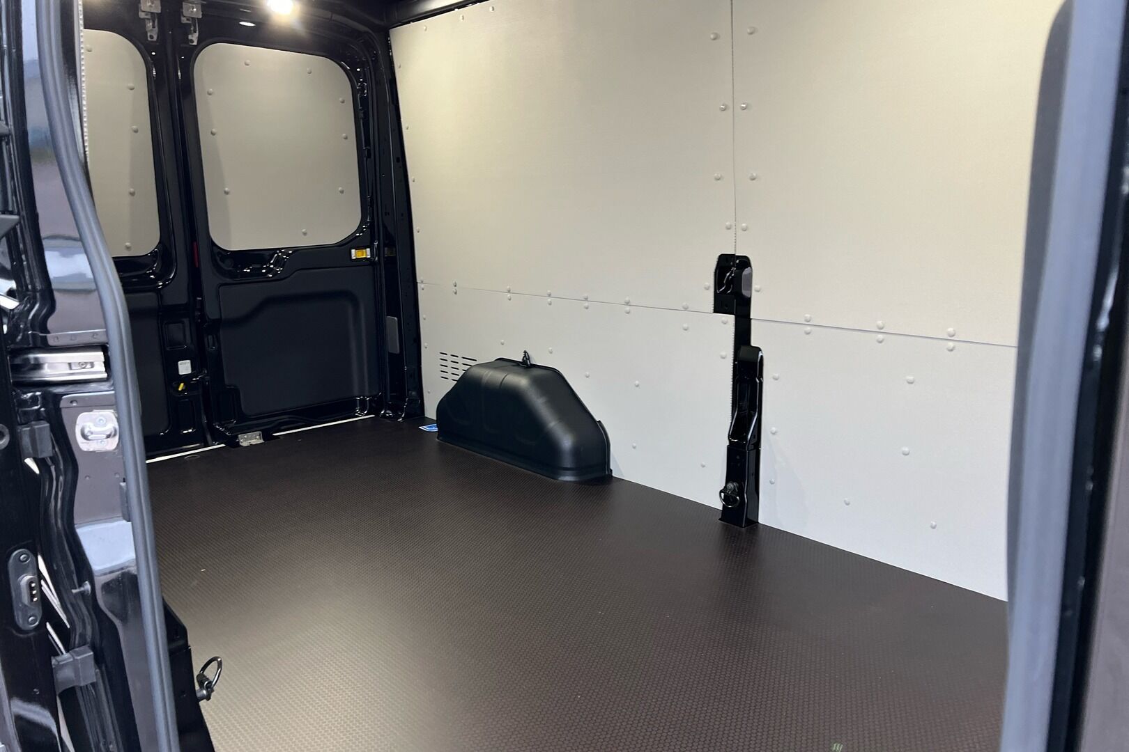 Ford Transit iso kuva 11