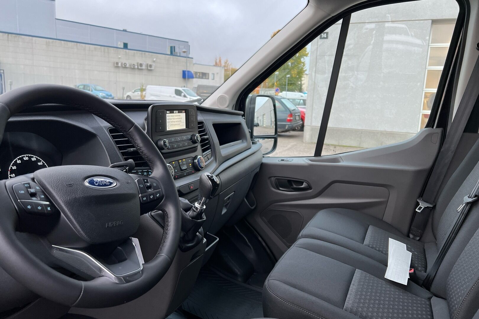 Ford Transit iso kuva 7