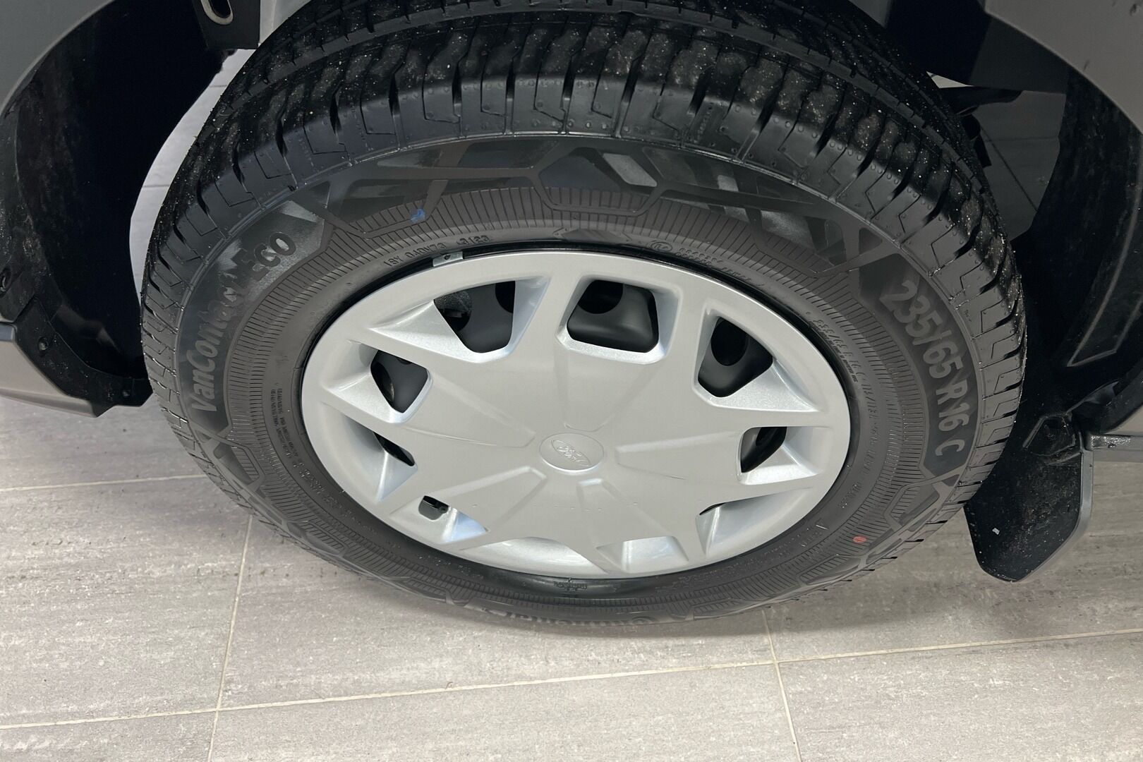 Ford Transit iso kuva 10