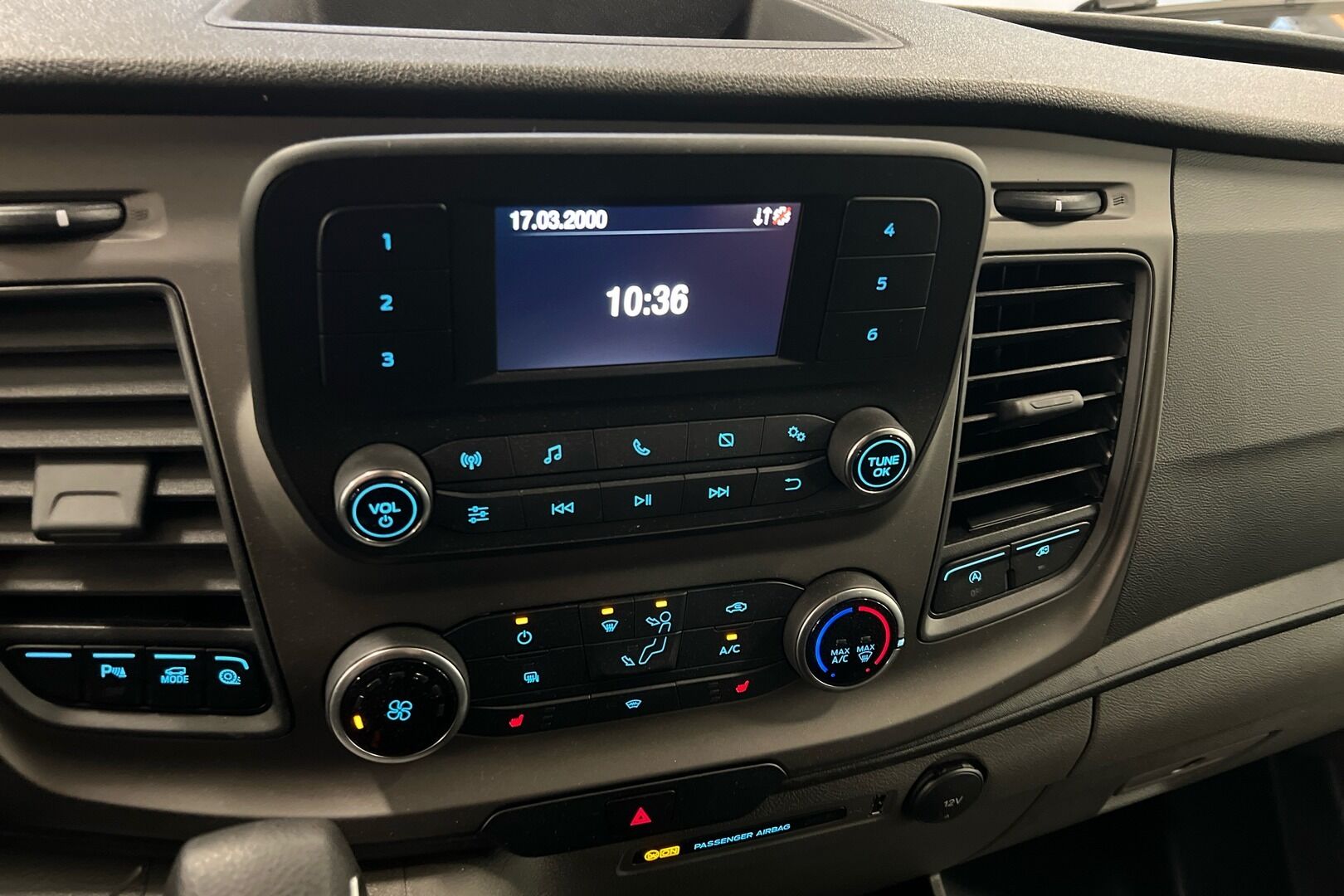 Ford Transit iso kuva 12