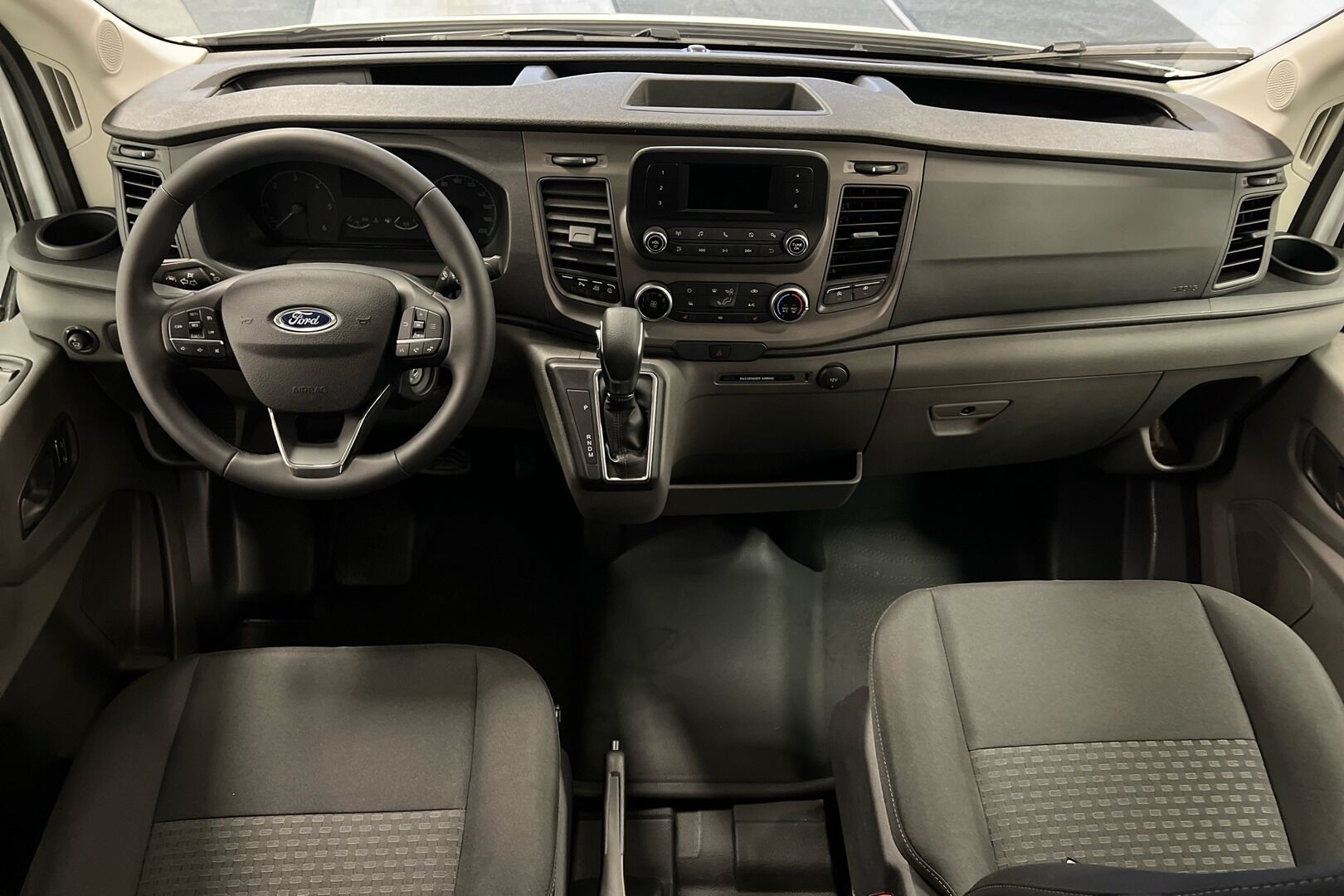 Ford Transit iso kuva 14