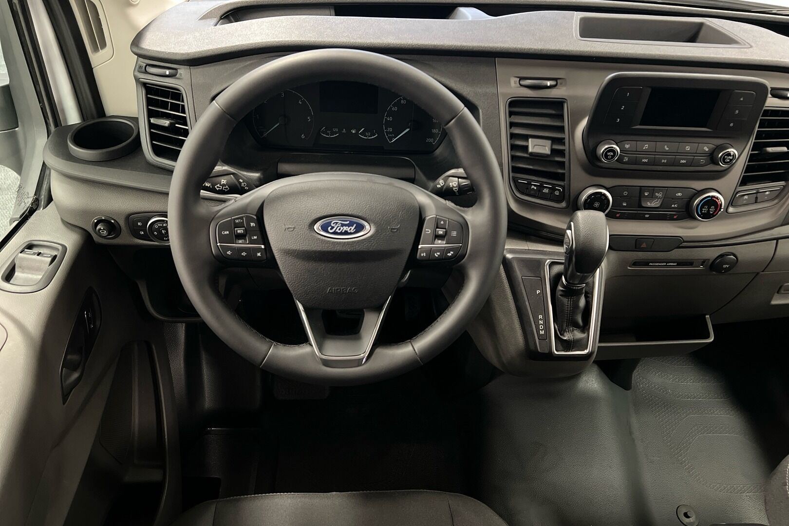 Ford Transit iso kuva 15