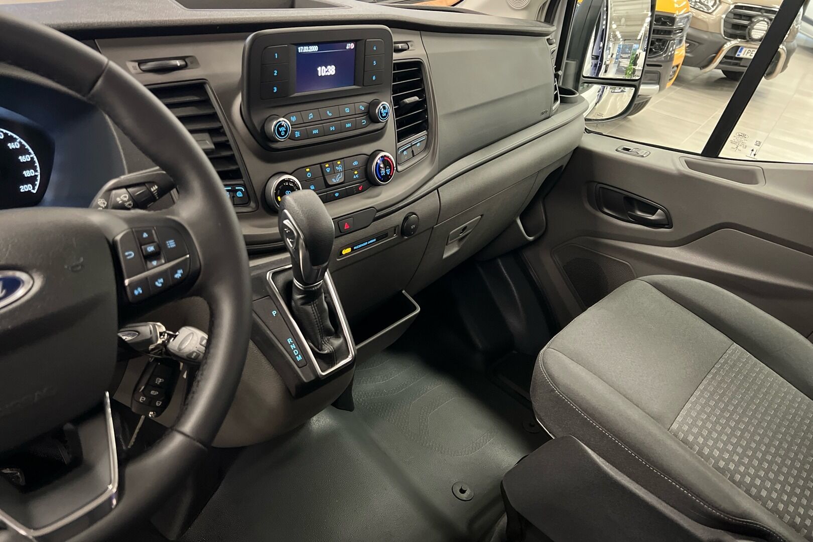Ford Transit iso kuva 21