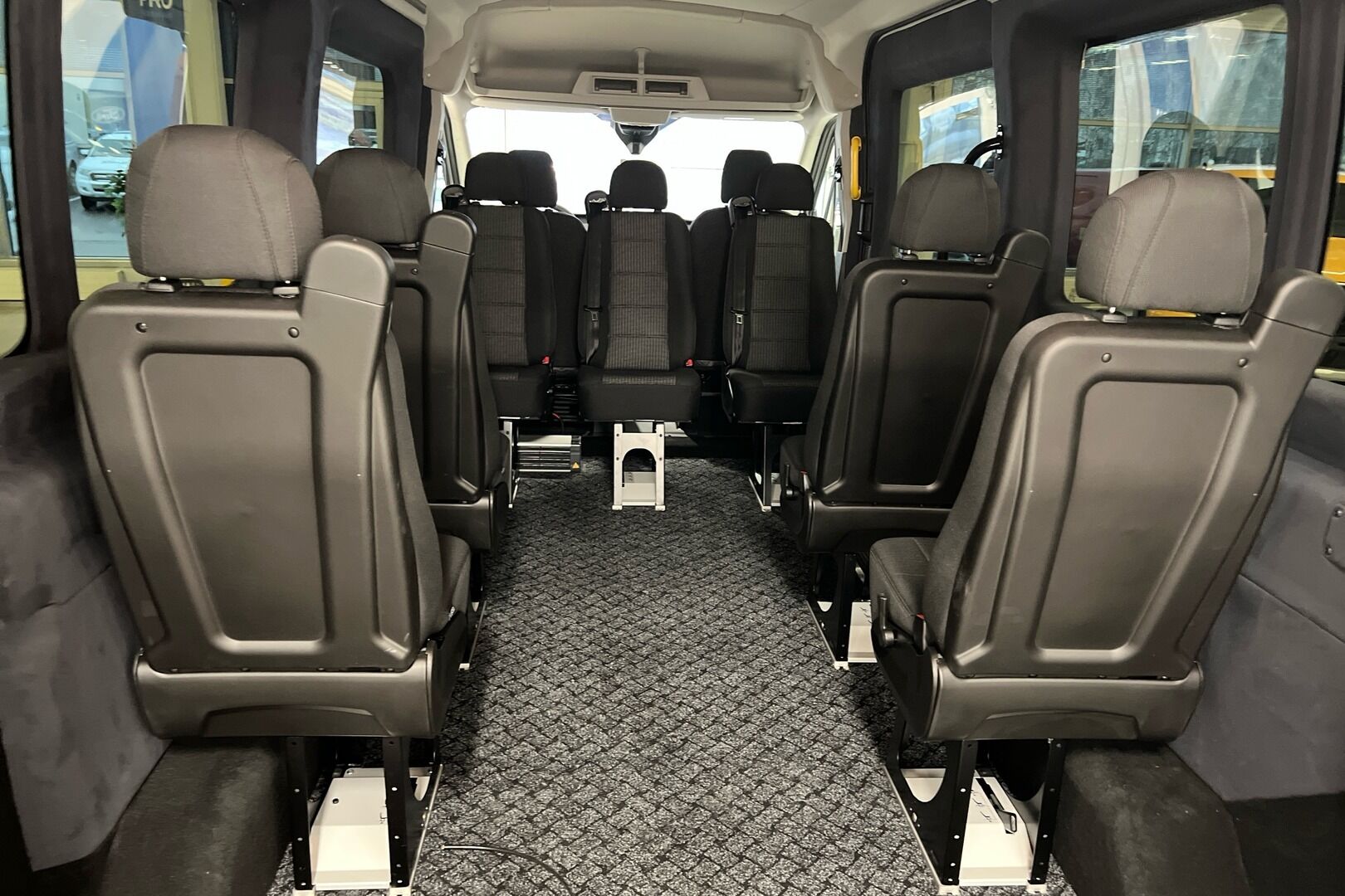 Ford Transit iso kuva 24