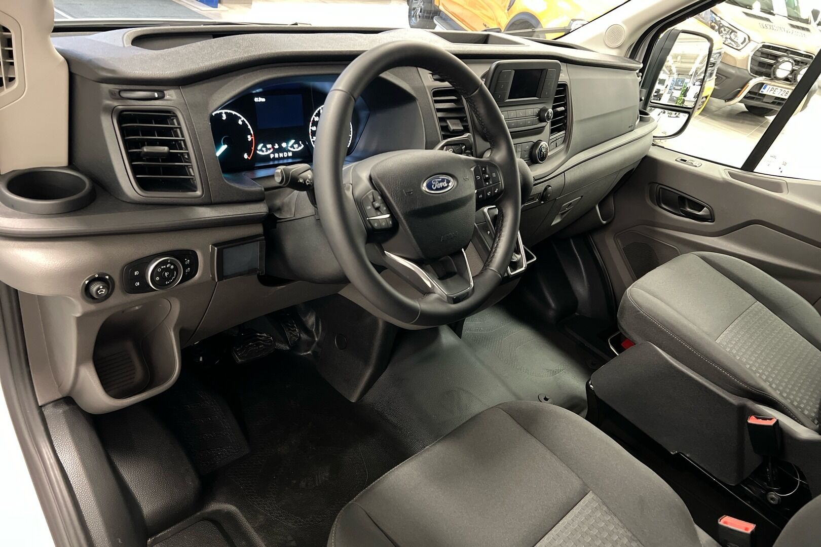 Ford Transit iso kuva 6