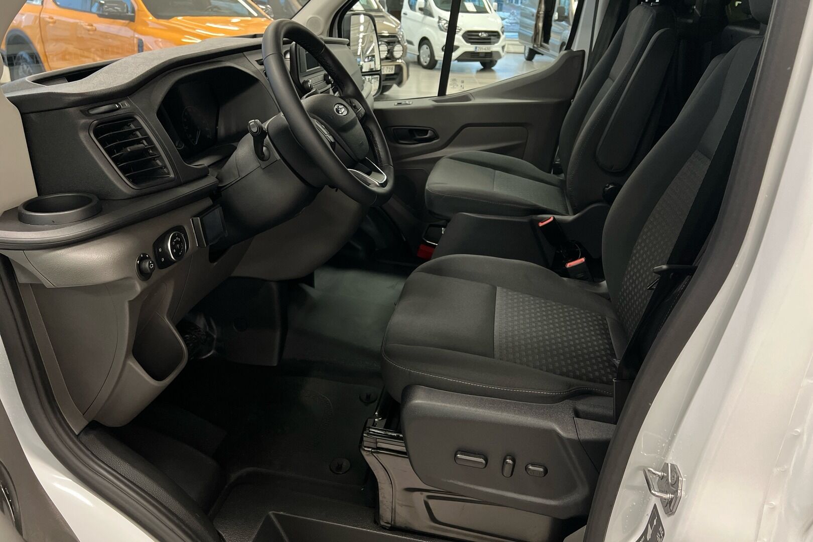Ford Transit iso kuva 7