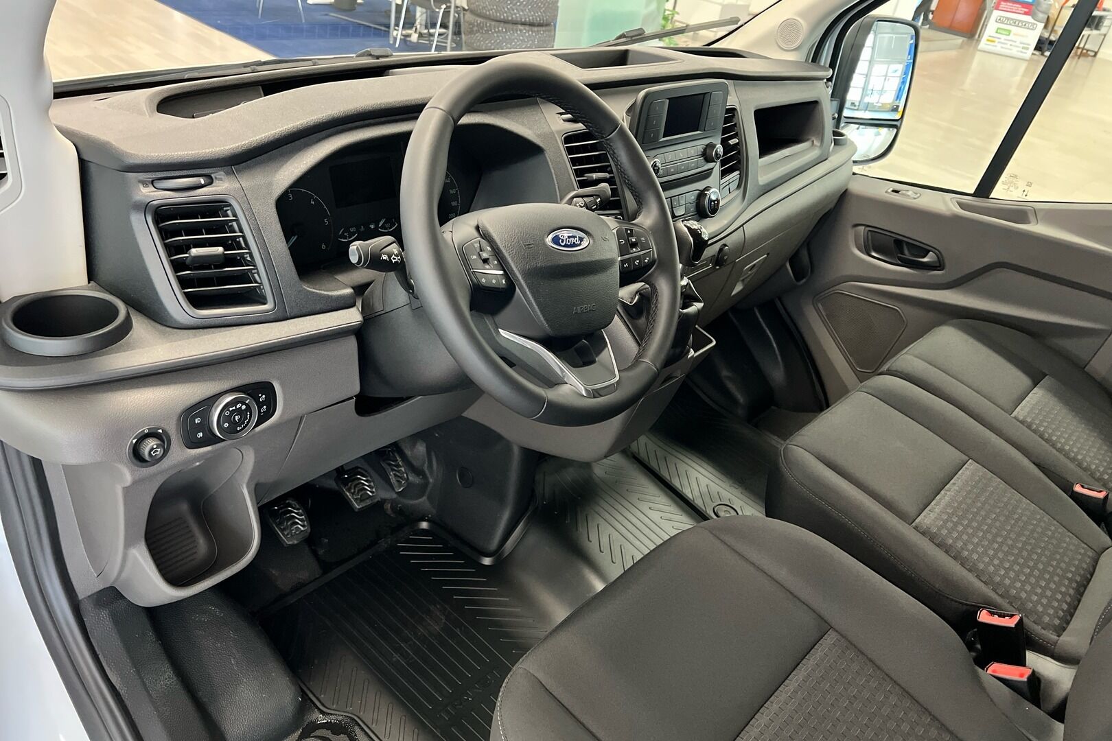 Ford Transit iso kuva 11