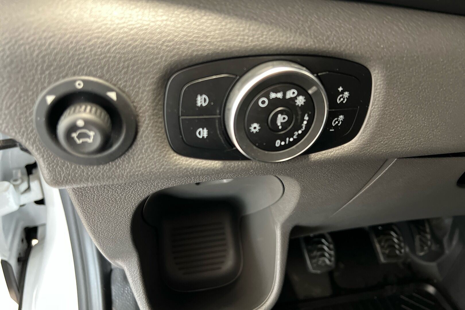 Ford Transit iso kuva 16