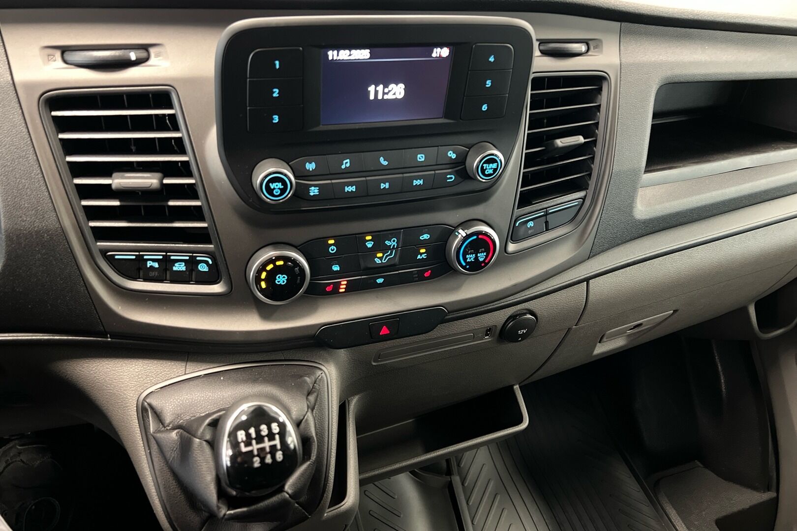 Ford Transit iso kuva 9