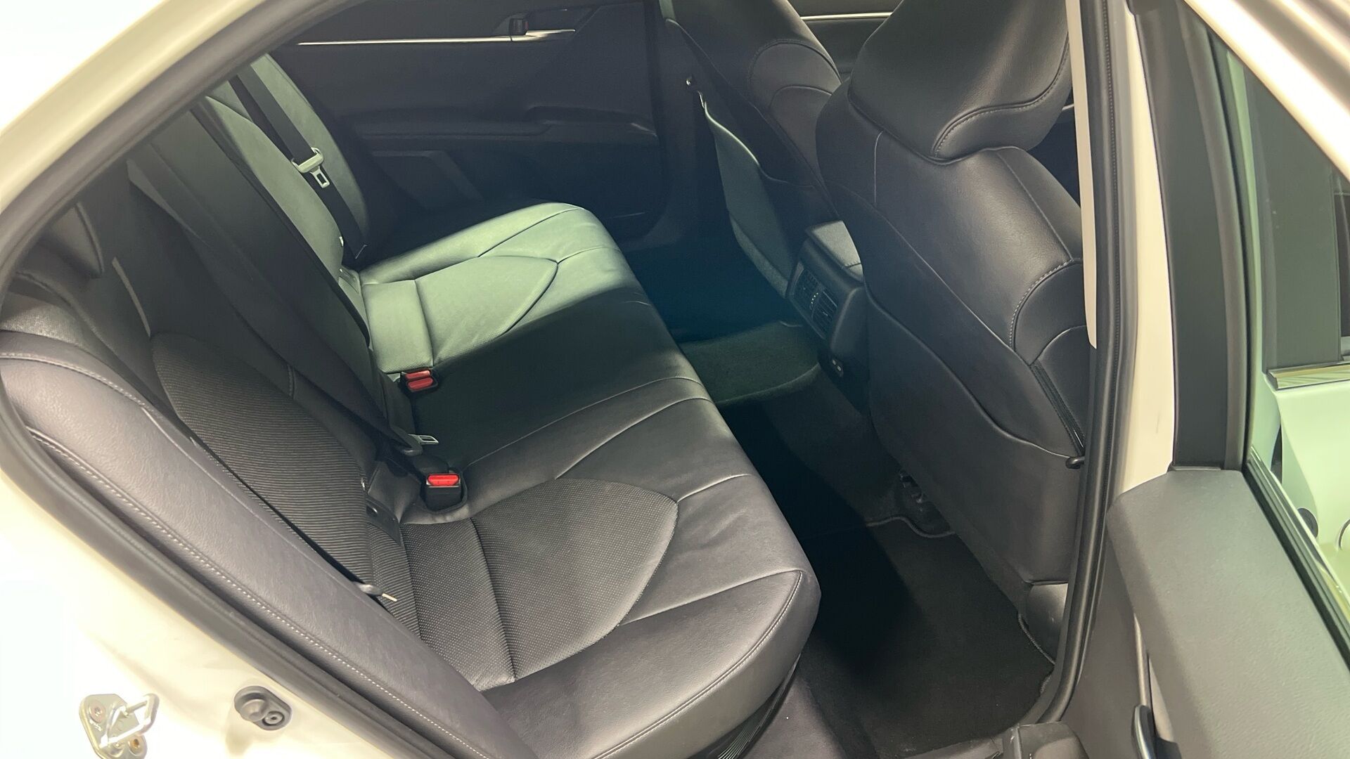 Toyota Camry iso kuva 15