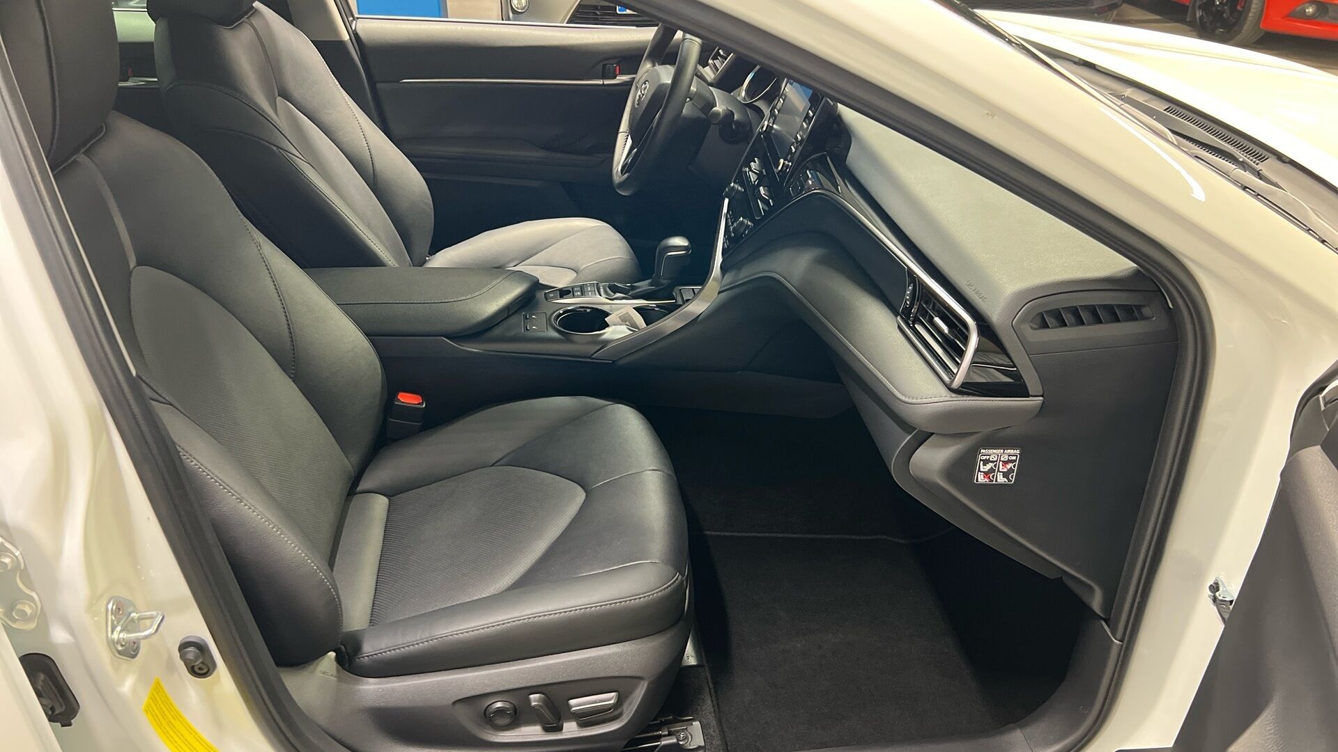 Toyota Camry iso kuva 16