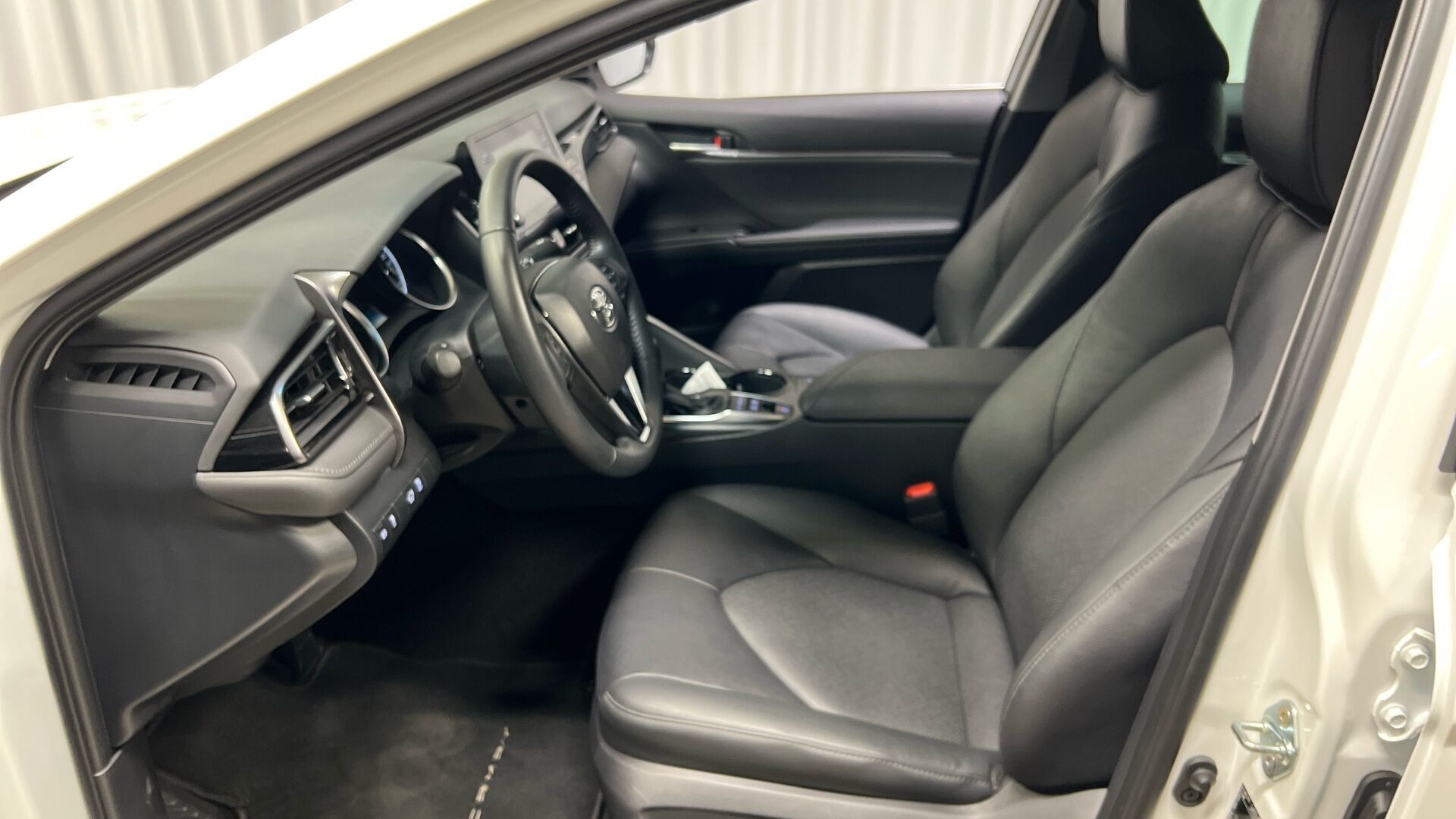 Toyota Camry iso kuva 7